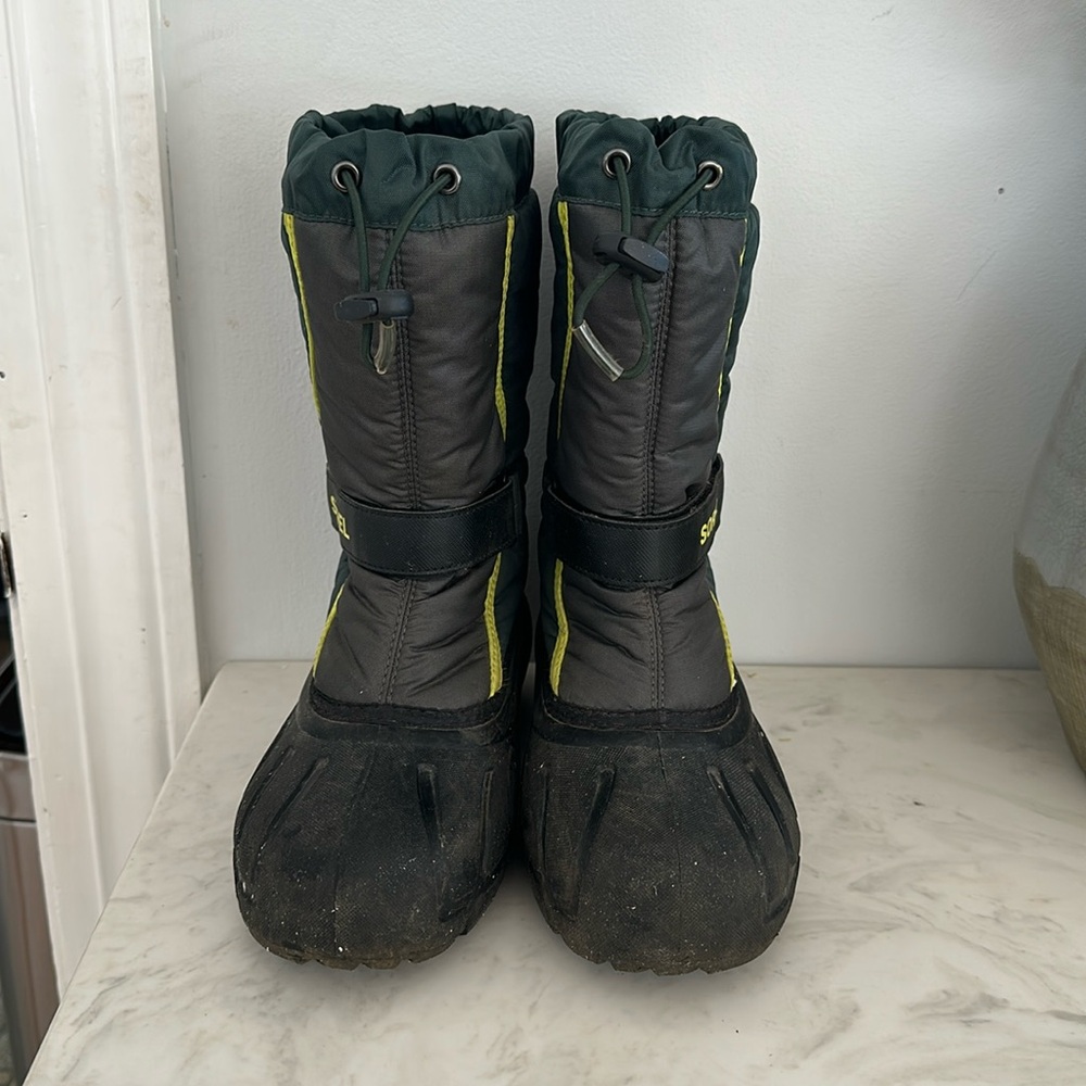 Sorel Youth Flurry Boots, size Y5